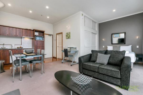 QV Lovely Princes Wharf Studio with a Balcony -974